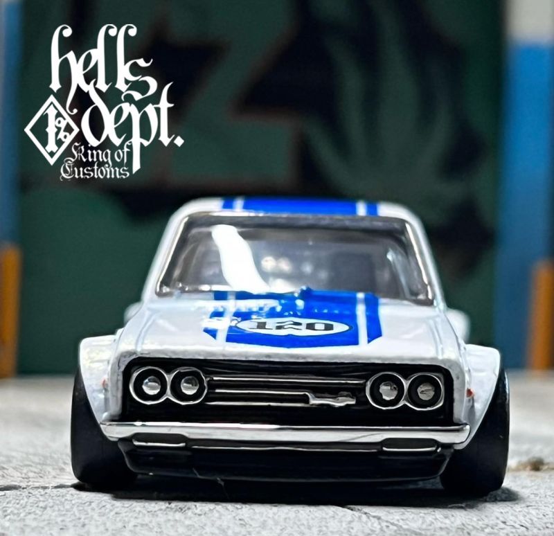 Photo: 【SET OF FACES (DATSUN 510 & HAKOSUKA) for '75 DATSUN SUNNY TRUCK (CUSTOM PARTS)】(WHITE METAL)